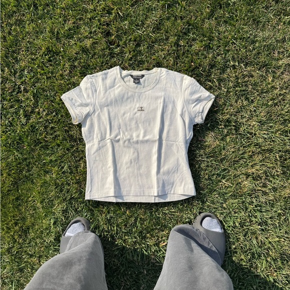 Y2K Women's Guess Jeans Tee NWOT - Picture 1 of 3